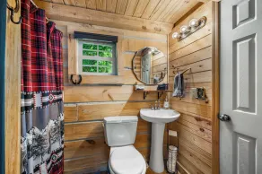 Le front de montagne s'éloigne!  Privé et calme, parfait pour un romantique obtenir un moyen! - Image 2