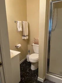 Private home in the country with parking on site - Image 4