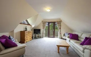 Beautiful 2 bed lodge with hot tub & sauna - Image 5