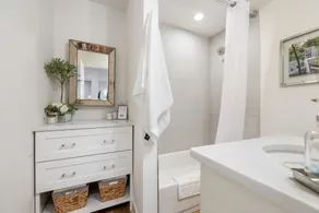 Dog-friendly home with a firepit, yard, washer/dryer, central AC & game room - Image 5