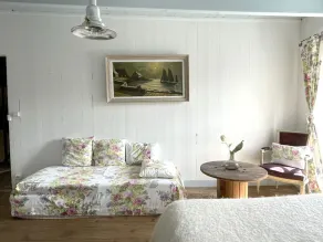Charming House for 8 in Central Arzon with Garden, Near Beaches & Activities - Image 5