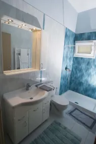 Villa paisible de 9 personnes avec piscine extra-large, à seulement 1 min à pied de la plage - Image 3