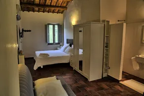 Large historic villa with pool, panoramic views surrounded by greenery - Image 3
