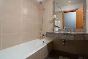 Vista Monumental - Three Bedroom Apartment, Sleeps 6 - Image 2