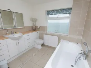 Gosteg great sea views, dog friendly, restaurants and centre metres away. AONB - Image 5