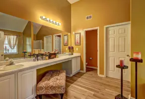 Atlanta Spacious Home - Image 4