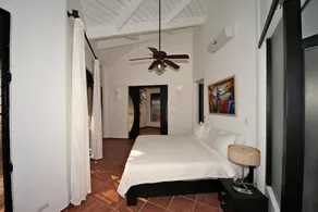 Sea-views penthouse in beachfront residence, near all, 2BD/2BTH, pool, internet - Image 4
