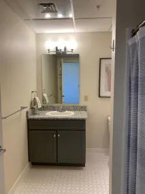 Downtown Adrian apartment with parking and wifi - Image 4