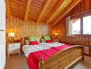Yta: ca 120 m² Vardagsrum med soffa, öppen spis. 2 sovrum med 2 enkelsängar - Image 5