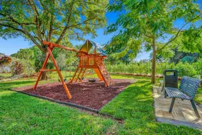 8BR Gem With Pool, Lake View & Tons of Amenities! - Image 5