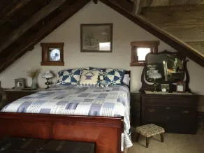 1800’s restored log cabin on 26 private rolling wooded acres with sunset views - Image 5
