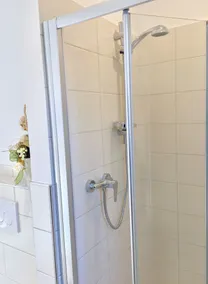 Cesira hus med stor trädgård vid sjön Orta - Image 4