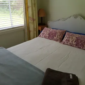 Quiet & Private Location, Convenient to Town Amenities - Image 2