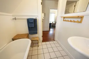 Gorgeous Upper Flat in Historic Berkeley Queen Anne Duplex - Image 4