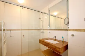 Beachfront apartment with terrace, use of swimming pool and sauna - Rex Rugia - Rex - Image 2