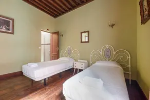 Building of old construction \"La Vicaria\" in a Superb Location in La Laguna with Terrace & WiFi - Image 2