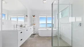 Paradise Escape in Long Beach - Image 2
