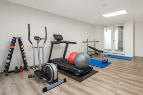 Countryside villa with spa, gym,  games room & large private garden - Image 4
