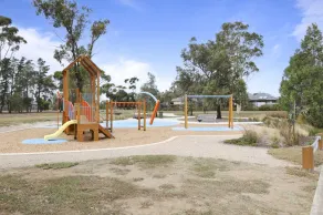 Comfort and Space in Laras Family Friendly Home - Image 3