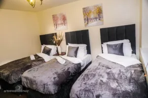 House 10min to City Centre Sleeps 4 Parking - Image 2