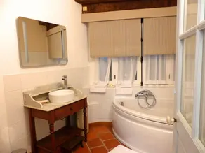 Restored Old College: Medieval Charm, linens included - Image 3