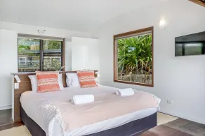 Beachfront Belongil Beach - Image 4