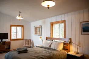 Cozy Updated Log Cabin with Mountain Views close to Monadnock - Image 3