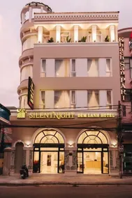 Silent Night Dem Lanh Hotel - Image 5