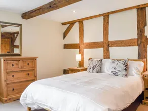 7 bedroom accommodation in Blackden, near Crewe - Image 4