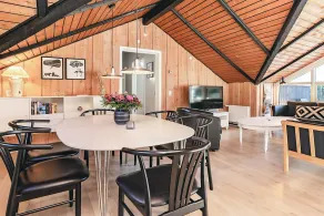 Bright Cottage with Hot Tub - Image 2