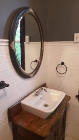 Spacious & Centrally Located Apt (Sleeps 8) - Image 4