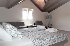 Family-friendly country house Marie with heated pool, barbecue area, 5 persons - Image 5