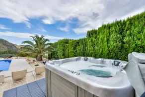 Komfortabel villa med privat pool, boblebad og havudsigt - Image 5