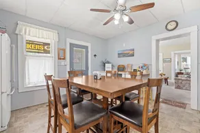 Beautiful Victorian Home One Block from Mississippi River! - Image 3