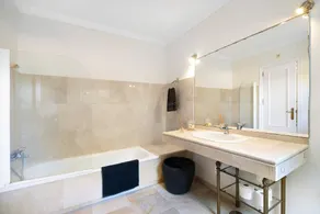 Villa 'Olmo Tree' avec piscine privée, Wi-Fi et climatisation - Image 3