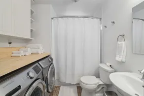 Leesburg Hideaway- King Bed + Private Backyard - Image 3