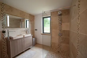 Quiet new house with character, private heated pool - Image 3