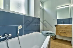 Family house close to the centre with enclosed garden for 10 people - Image 3