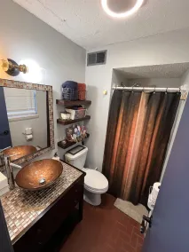 Entire Home - Guest House 10 minutes to Airport & Hospitals - Image 2