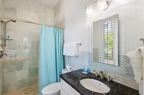 Private Rooftop/Walk to Beach / Parking /Chef Kitchen - Image 5