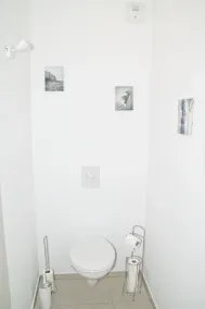 2-bedroom apartment on beach, sea and marina view, air-conditioned & WiFi Fiber. - Image 3