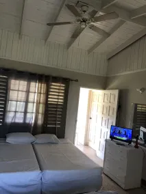 Weslore  Apartments Private 10 Acre Estate - Image 4