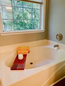 COLA Lakeview Oasis - King Suite - Image 5