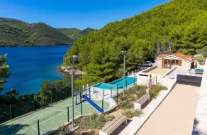 Beachfront Villa Brulupes - Image 2