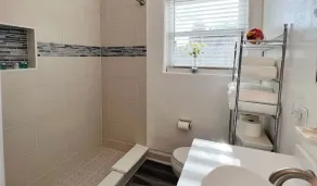 Beautiful 1 bedroom/free parking/pet friendly126A - Image 4