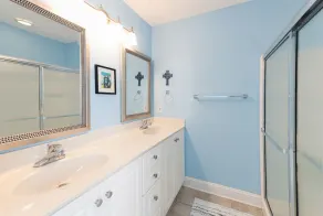 Hobbs Realty - \"Sand Froonie House\" offers luxury amenities, including a private swimming pool! - Image 4