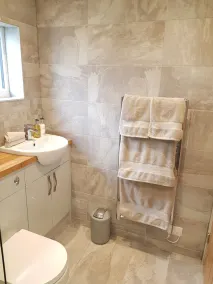 Wyvern Apartment - Image 2