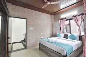Sapphire Villa Luxury stay with 3 bedroom and rooftop sky Lounge - Image 3