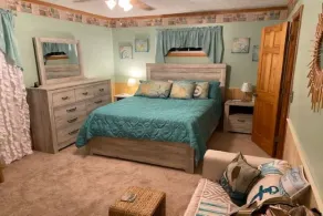 OUR RIVERSIDE RETREAT W/PRIVATE HOT TUB - OPEN YEAR ROUND - Image 5