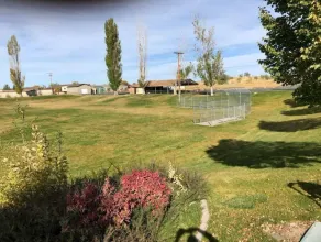 Great PRIVATE Family HOME! Big 3 Bed 3 Bath Private Yard - Image 2
